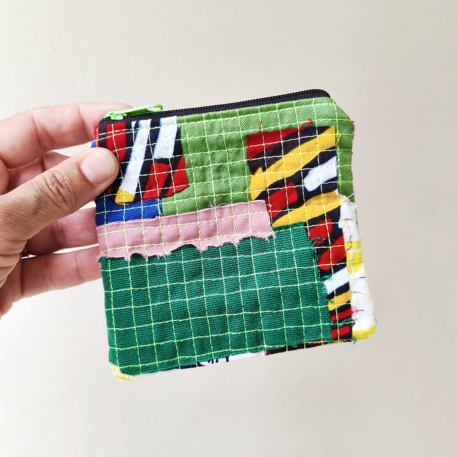 Bolsa Trapo Carteira pequena de tecido colorida com padrão de retalhos e fecho de correr verde