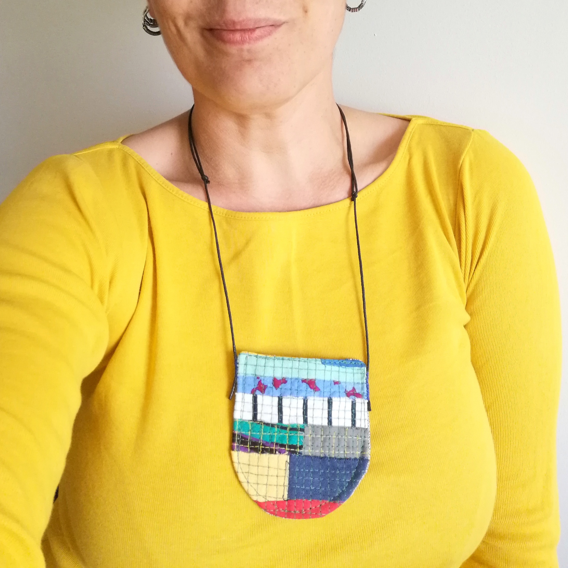 Colar Trapo Colar tecido colorido com padrões geométricos suspenso por cordão preto