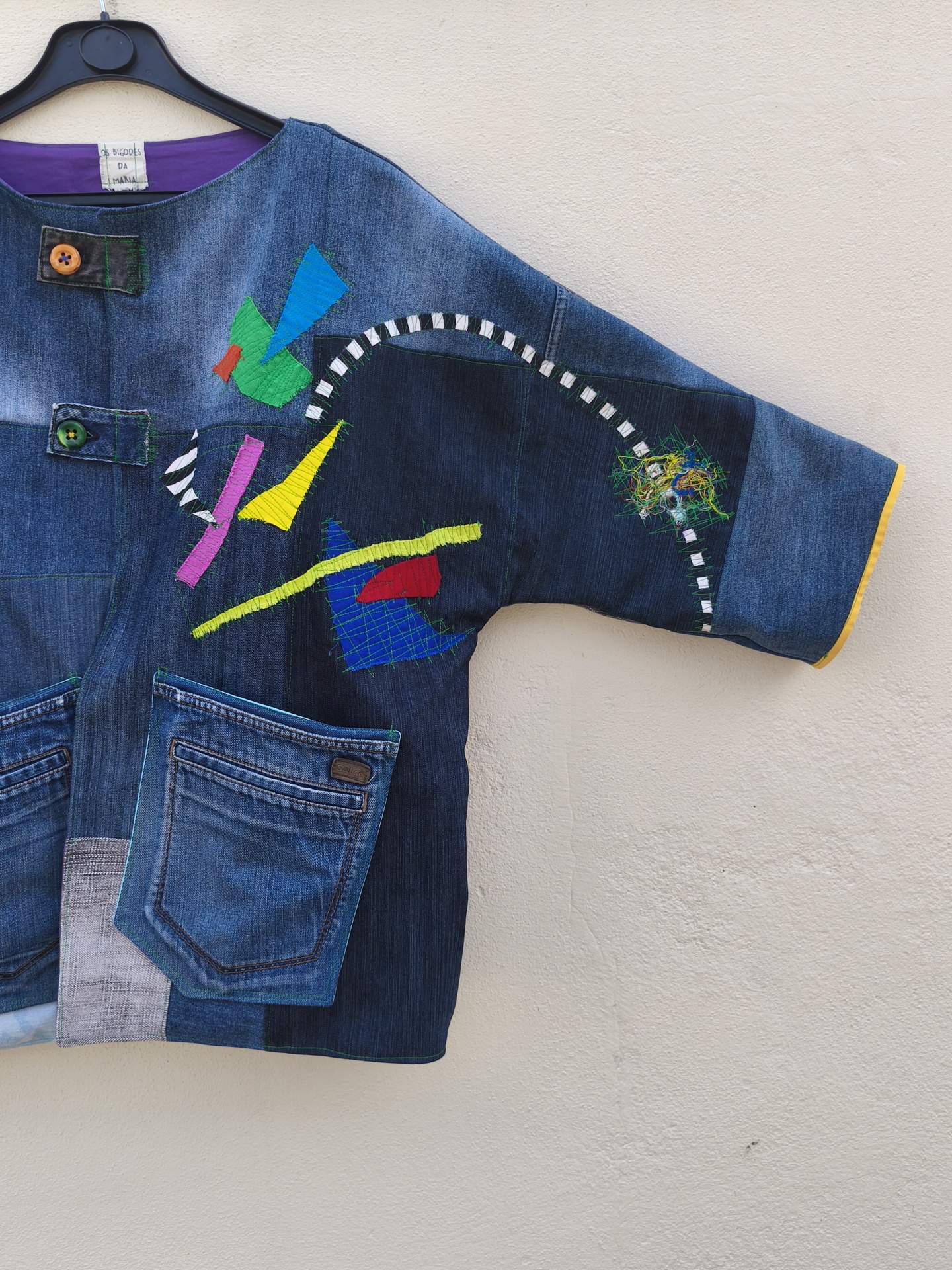 Casaco de ganga Trapo #4 Casaco de tecido denim com aplicações coloridas e bolsos frontais
