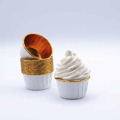 Formas Cupcakes Brancas e Douradas