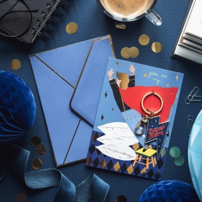 Postal + Portas Chaves - Super Hero