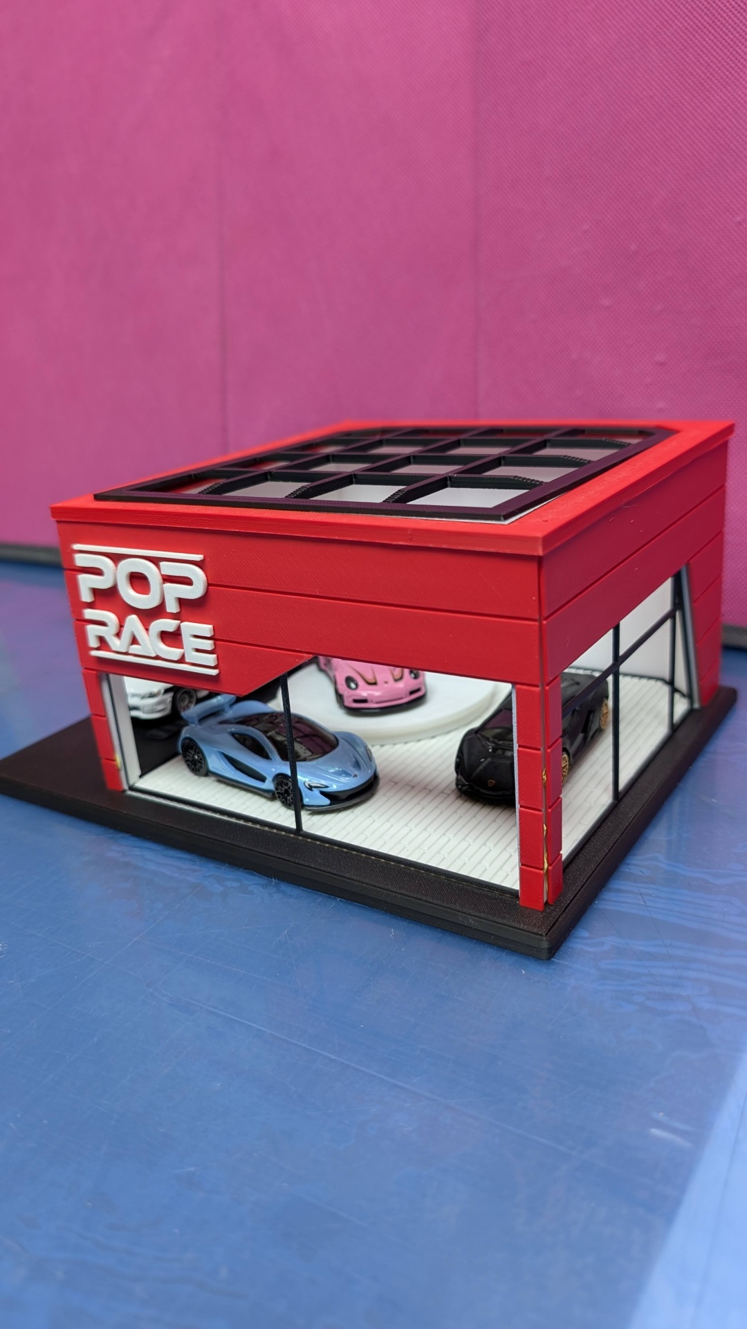 Miniatura de loja vermelha para carrinhos de corrida