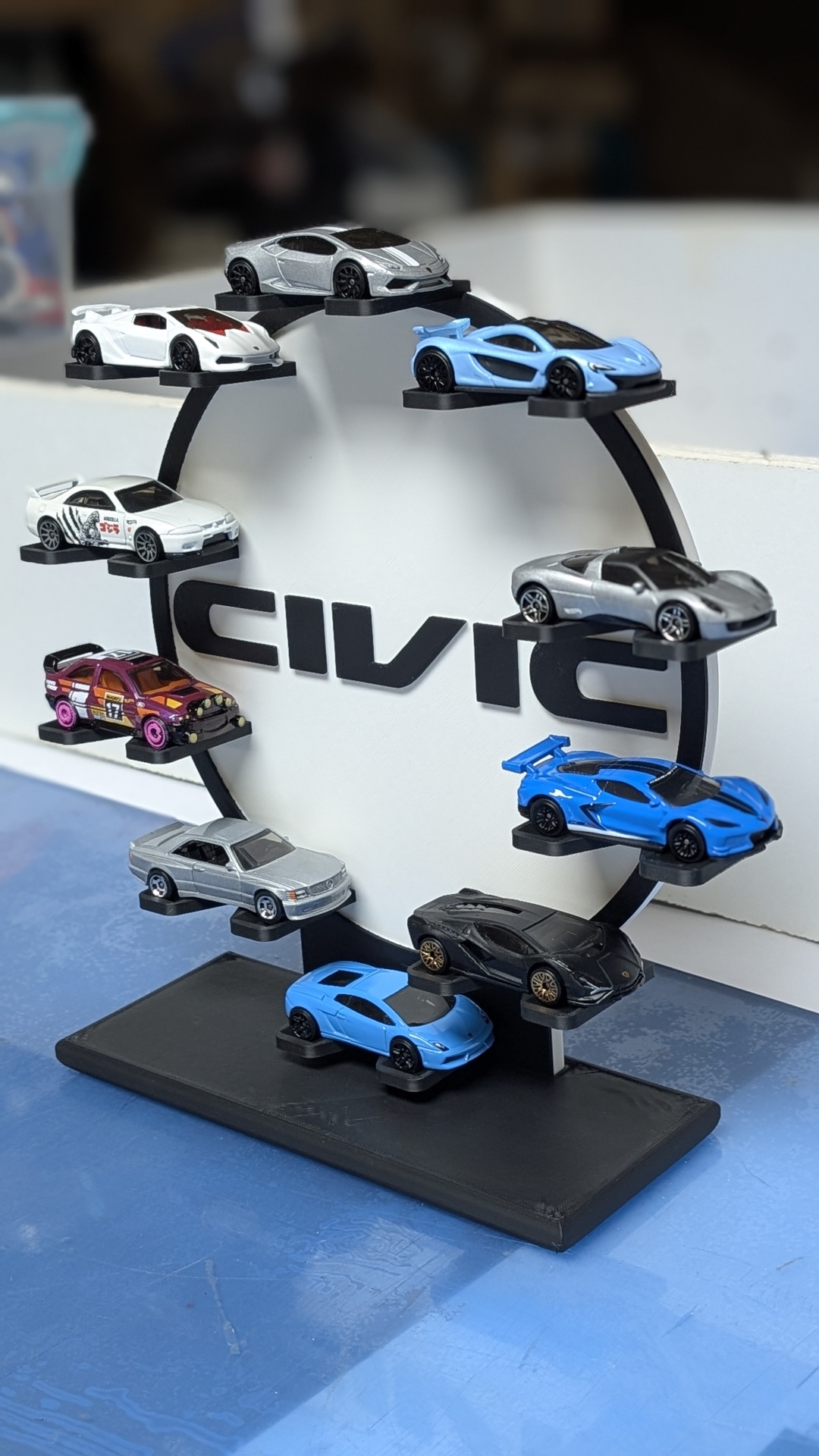 Expositor circular com carrinhos de colecção em miniatura coloridos