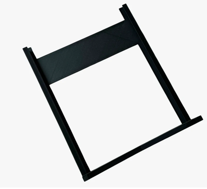 Estrutura preta retangular sobre fundo branco