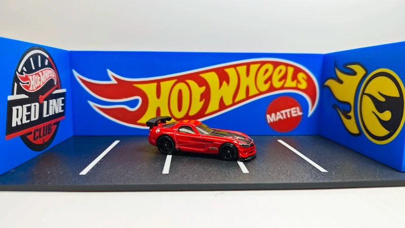 Miniatura de carro desportivo vermelho com asa e base de estacionamento Hot Wheels