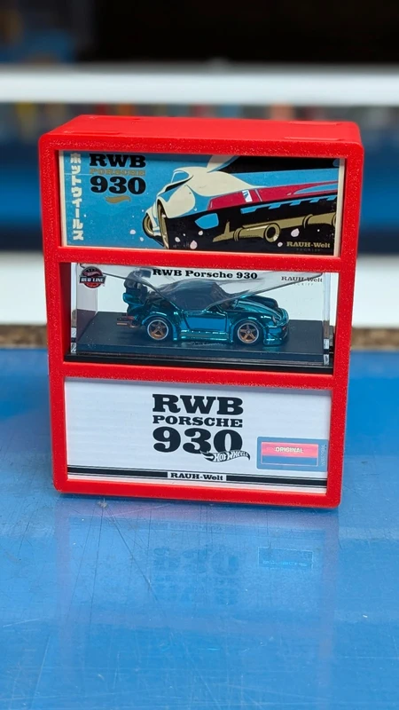 Miniatura de carro Porsche 930 azul metálico em caixa de plástico na embalagem vermelha RWB