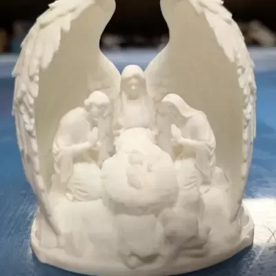 Miniatura natalícia branca da natividade com asas de anjo