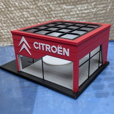 Miniatura de edifício CITROËN vermelho com janelas em vidro