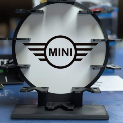 Suporte circular preto para óculos com logo MINI no centro