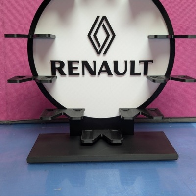 Suporte preto com logótipo e nome Renault num fundo branco e preto