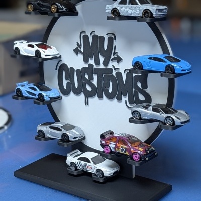 Suporte para carros de brinquedo com texto MY CUSTOMS no centro