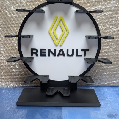 Expositor plástico preto e branco com logotipo Renault amarelo e preto em fundo branco e suportes para pendurar.