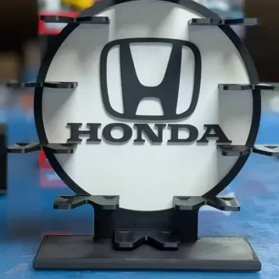 Suporte para capacete com logotipo Honda preto sobre fundo branco