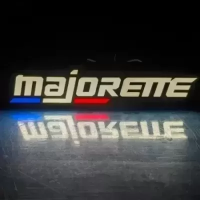 Logótipo iluminado majorette com reflexo