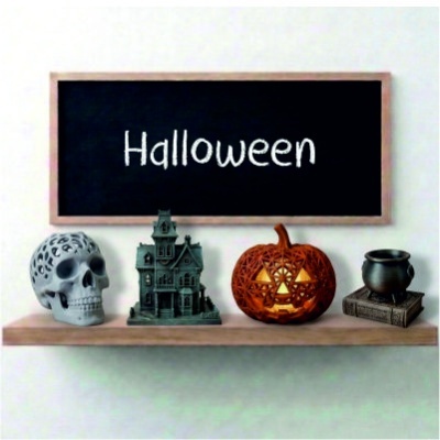 Decoração de Halloween com caveira, casa assombrada, abóbora e caldeirão sob prateleira, quadro negro com texto Halloween.