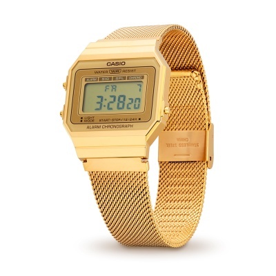 Relógio digital dourado Casio com bracelete de malha e mostrador retangular LCD