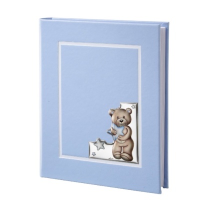 Álbum de fotos azul com ursinho e estrelas metálicas na capa