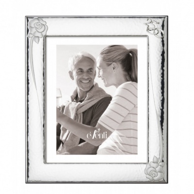 Moldura de fotografia em metal prateado com rosas em relevo