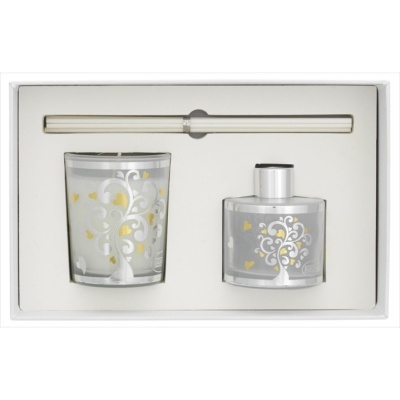 Conjunto fragrância ambiente com frasco decorado, vela decorada e varetas, em caixa branca