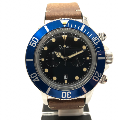 Relógio CESUS com moldura azul e pulseira de couro castanho