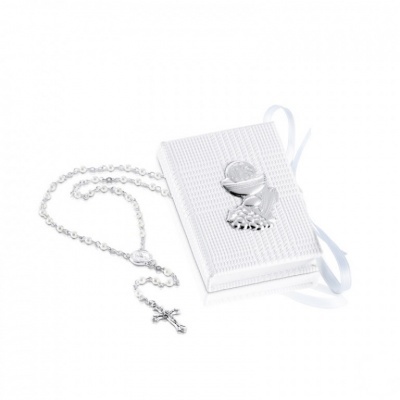 Livro branco texturizado com rosário prateado