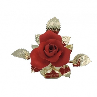 Rosa vermelha decorativa com folhas douradas e texto Finest Gold 24k no coração