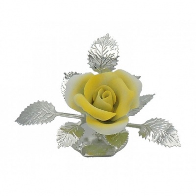 Objeto decorativo rosa amarela com folhas prateadas de metal