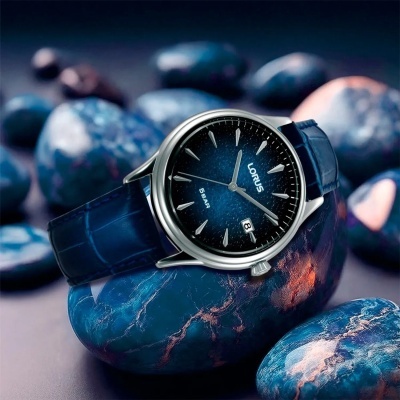 Relógio de pulso LORUS azul com bracelete em pele e mostrador com textura de estrelas