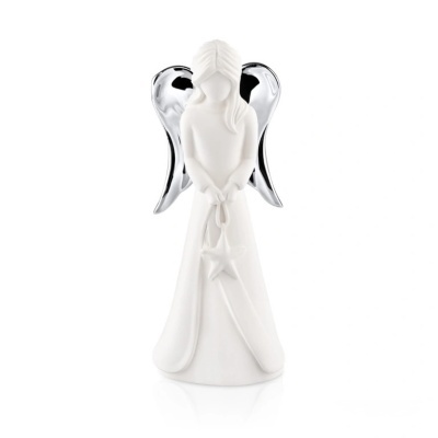 Estatueta branca de anjo com asas prateadas segurando uma estrela