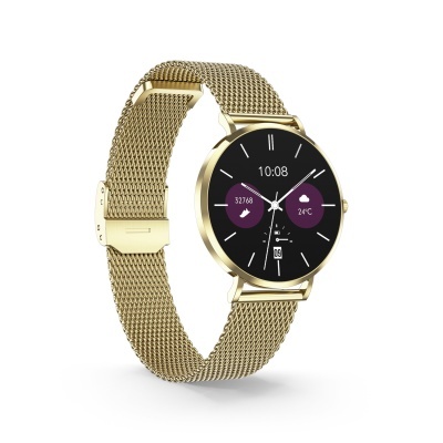 Relógio inteligente dourado com bracelete malha de metal e mostrador preto com dados digitais.