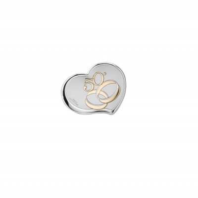 Objeto decorativo coração prateado com anéis dourados e número 50