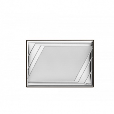 Espelho rectangular com moldura prateada e linhas decorativas em relevo