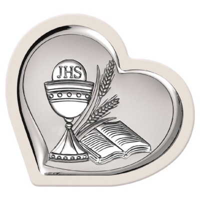 Objeto decorativo em forma de coração com cálice, hóstia, espigas e livro em relevo prateado