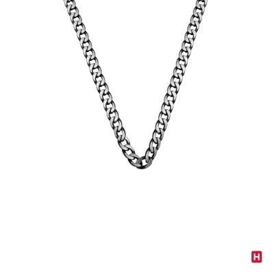 Colar em prata com corrente entrelaçada sobre fundo branco