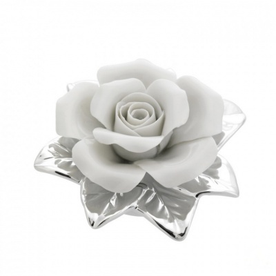 Flor decorativa branca em porcelana com base metálica prateada