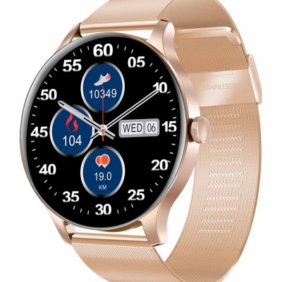 Relógio inteligente dourado com mostrador redondo digital e analógico exibindo dados de atividade