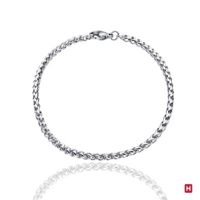 Colar em metal prateado com padrão trançado e fecho de mola