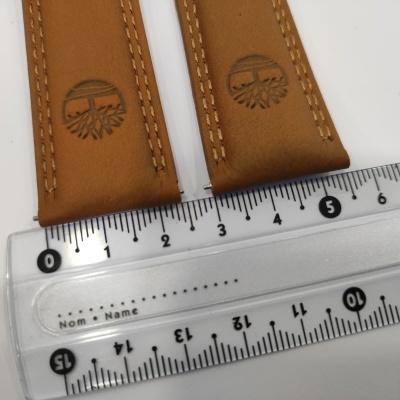 Acessórios de pulso em pele castanha com logótipo e régua transparente