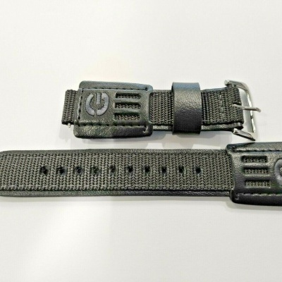 Correia preta para relógio em tecido com detalhes em couro sintético e fivela metal