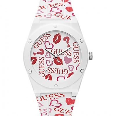 Relógio de pulso branco com padrões de corações vermelhos e rosa e texto GUESS