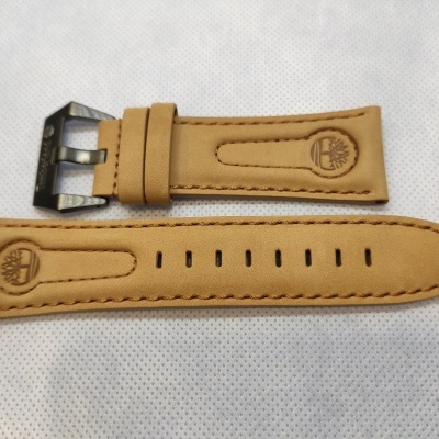 Pulseira de relógio em couro castanho claro com costura e fivela metálica