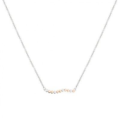 Colar com pendente ondulado de pequenos discos dourados e prateados