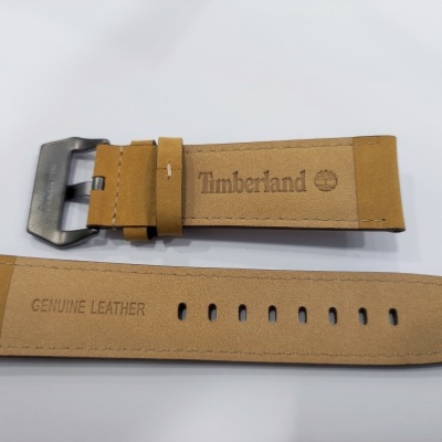 Pulseira de relógio em pele castanha clara com fivela metálica