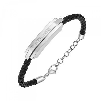 Pulseira com cordão preto trançado e placa metálica com inscrição POLICE