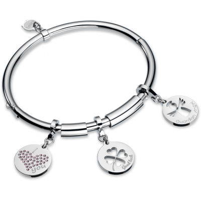 Pulseira prateada com três pendentes redondos e mensagens de sorte e proteção