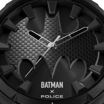 Relógio preto Batman x Police com símbolo do Batman e ponteiros prateados