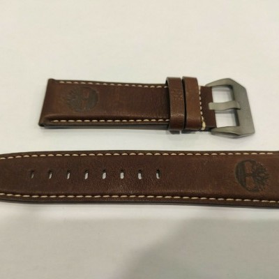 Correia de relógio em pele castanha com costura branca e logotipo Timberland