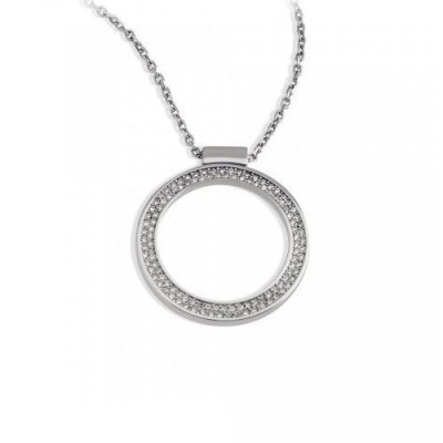 Colar em metal prateado com pendente circular adornado por pedras brilhantes