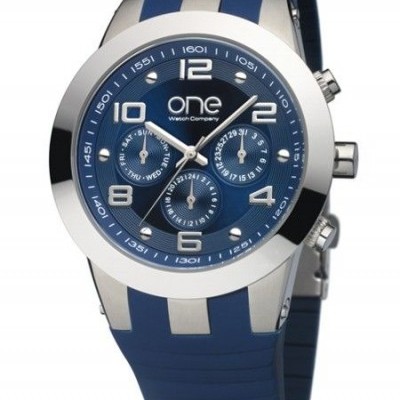 Relógio de pulso azul com caixa metálica prateada e bracelete em silicone