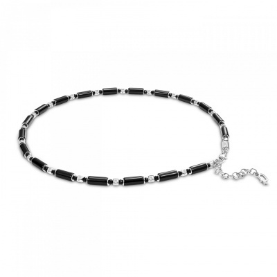 Colar com contas pretas e prateadas com fecho em corrente